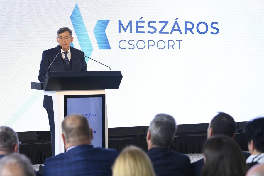 Három hónap alatt együttesen több mint 250 milliárd forintért  vásárolt cégeket Mészáros Lőrinc, Tiborcz István és Szíjj László