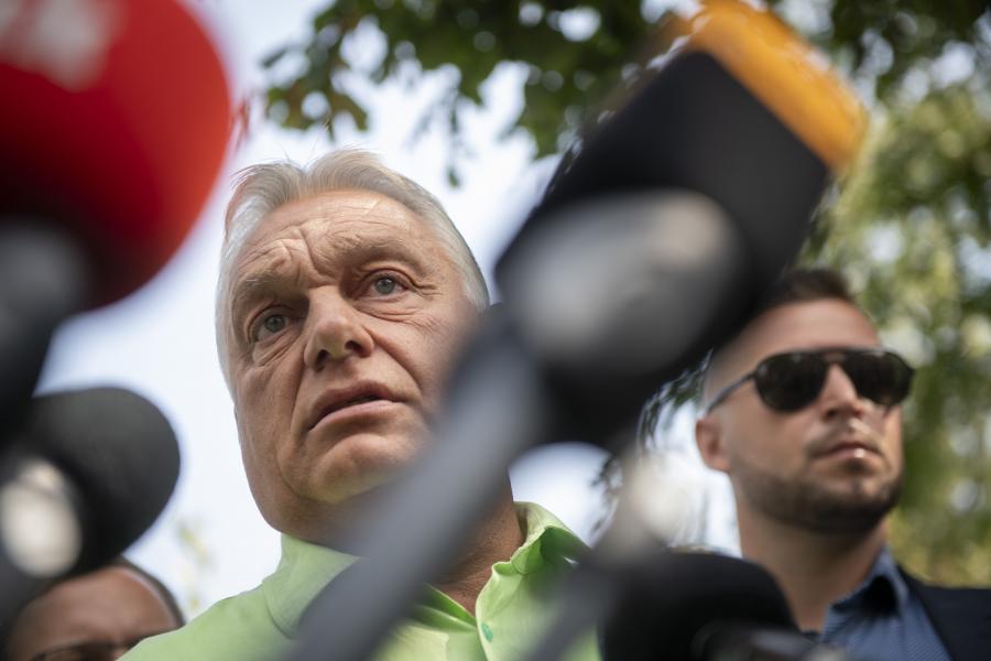 „Forduljanak a kivitelezőhöz” – Tanácsolta Orbán Viktor, amikor arról kérdezték, helyesnek tartja-e, hogy a Budapest-Belgrád beruházásból az édesapja gazdagodik