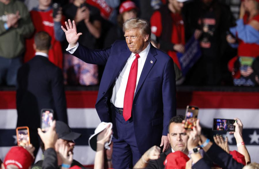 Donald Trump izgul, az is lehet, hogy győzelmet hirdet a hivatalos eredmény bejelentése előtt