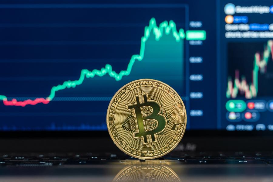 Történelmi csúcsot ért el a bitcoin Donald Trump elnökválasztási győzelme után