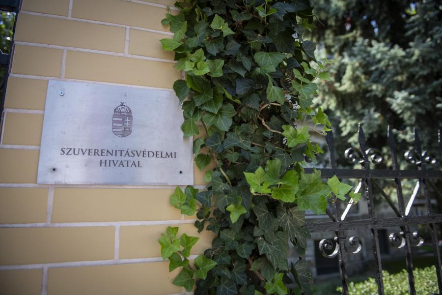 Több mint egymilliárd forint közpénzt verhet el propagandára a Szuverenitásvédelmi Hivatal, de szerintük ez sokkal kevesebb, mint amit mások kapnak
