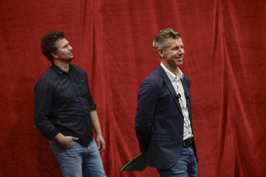 Magyar Pétert kitiltották az egészségügyi, oktatási és szociális intézményekből