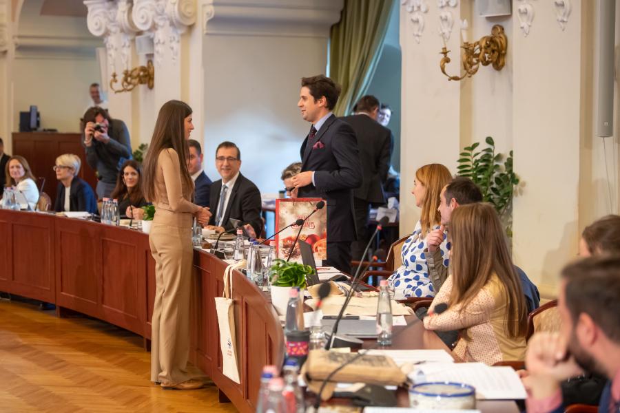 Órák óta vitatkoznak a fővárosi képviselők a jövő évi költségvetésen, Szentkirályi Alexandrának megszakadt a szíve, Karácsony Gergely számokkal cáfolt