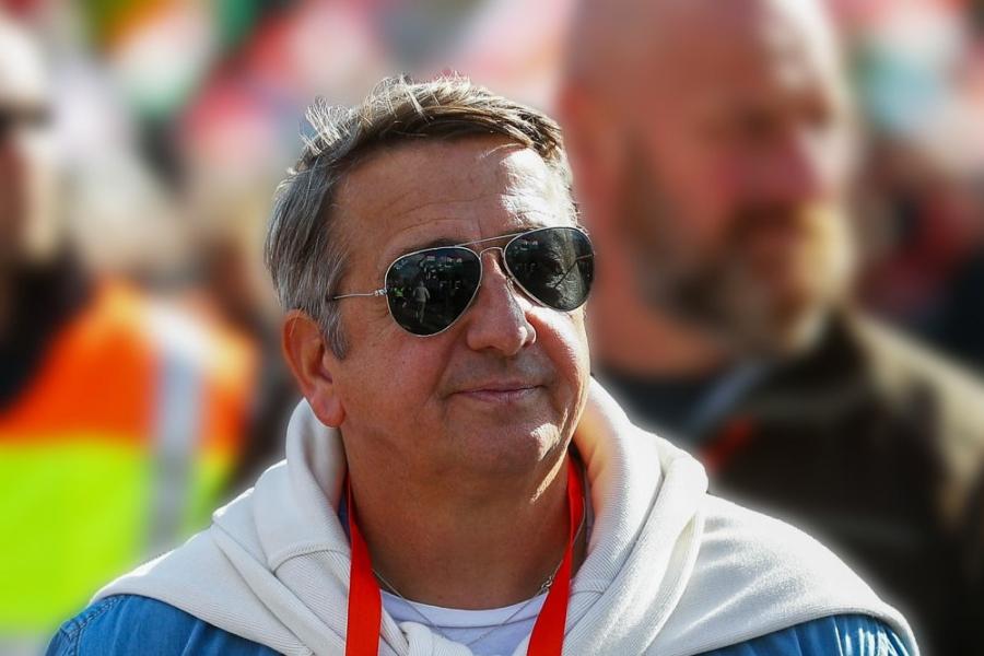 Bayer Zsoltnál volt a fityfülütty, a NER nevében kegyetlenül ki is osztotta a Kossuth-díjra vágyó Fábry Sándort