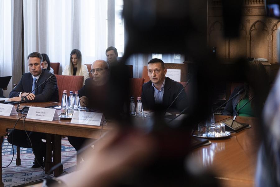 Válaszolt az Orbán-kormány, pitiáner bosszúnak tartja Rogán Antal szankciós listára tételét az Egyesült Államokban