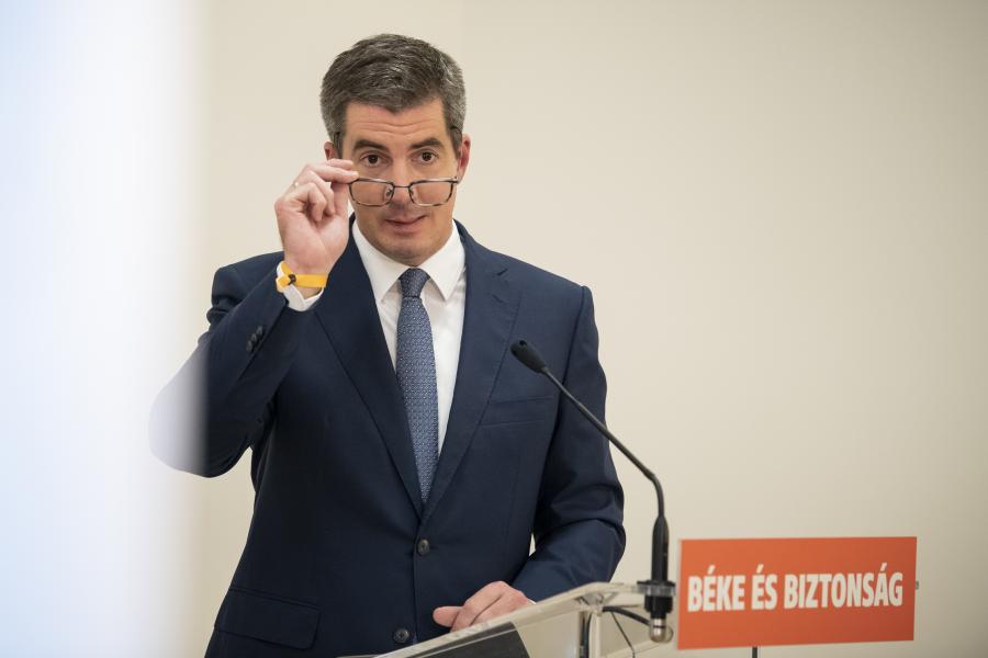 Kocsis Máté közölte, hogy bár David Pressman ma elhagyja Magyarországot, minden itt marad abból, amit teremtett