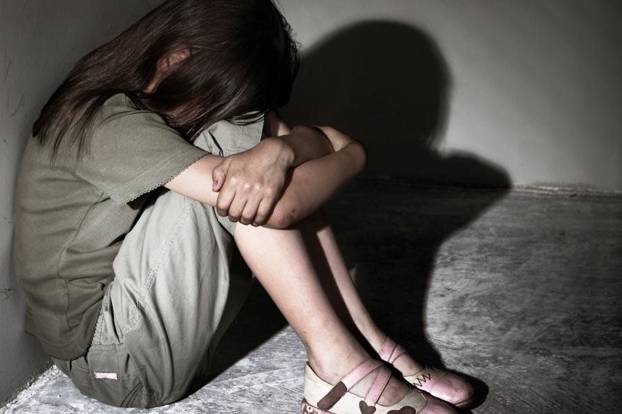 Három nevelt lányát is erőszakolta, elítélték a férfit