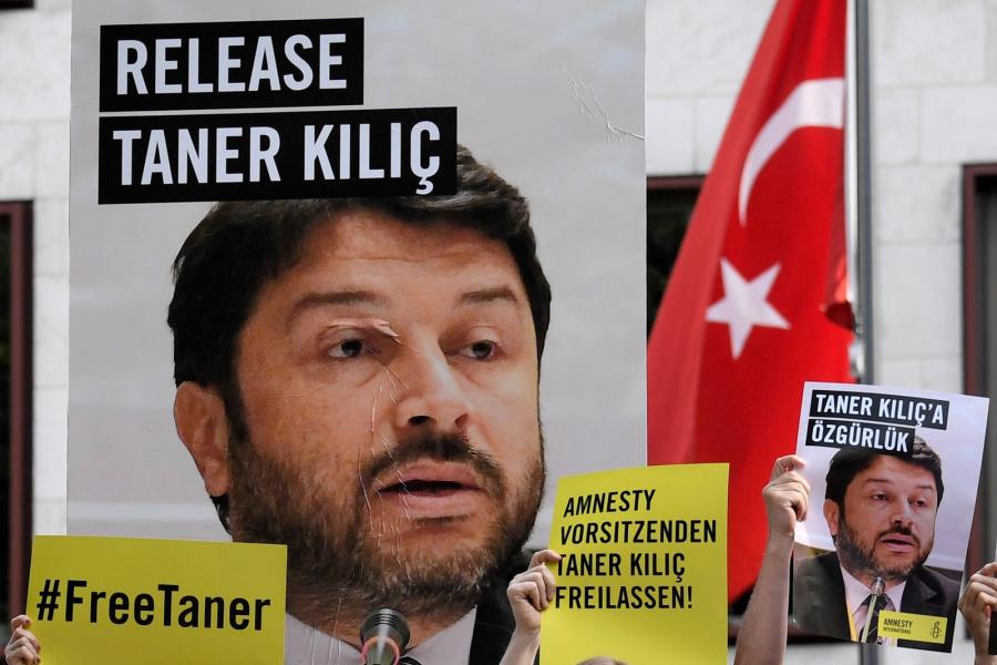14 hónap börtön után szabadult az Amnesty török elnöke