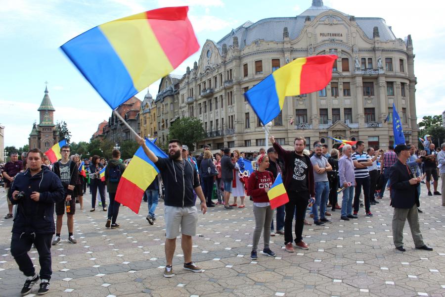 Ezrek tüntettek Romániában, mert a politika rátelepedne az igazságszolgáltatásra