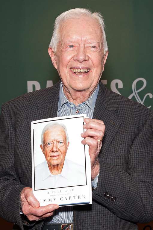 Jimmy Carter büszke legújabb könyvére FOTÓ: EUROPRESS/GETTY IMAGES/D. DIPASUPIL