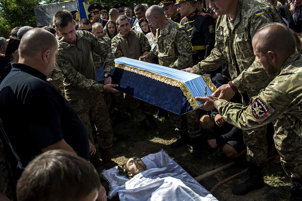 Volodimir Cirik ukrán katona temetése Uglyán (Uhlja)