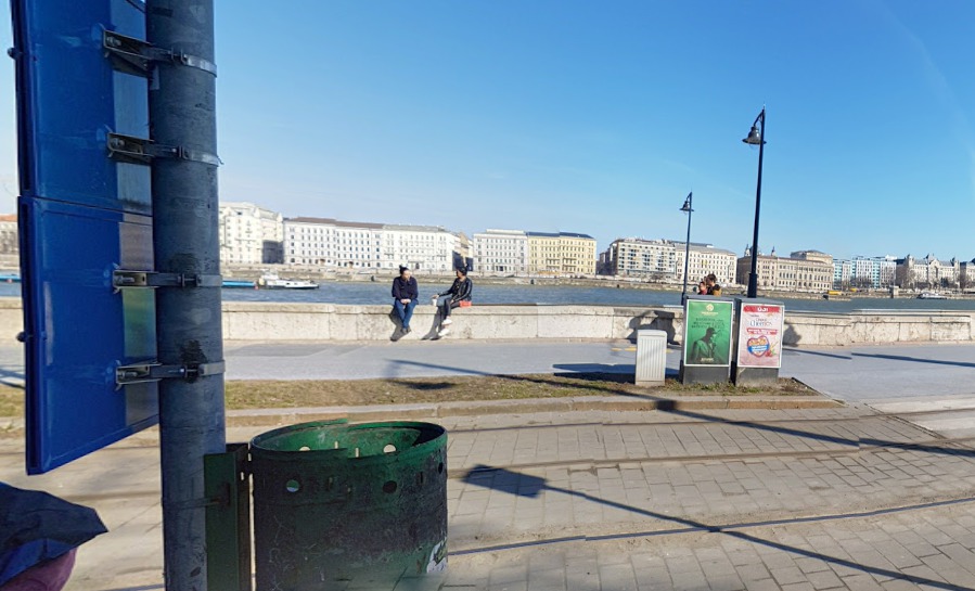 A Halász utcai villamosmegálló - Google Street View