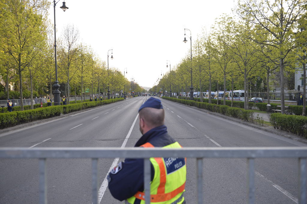A tüntetés előtt lezárta a rendőrség az Andrássy utat