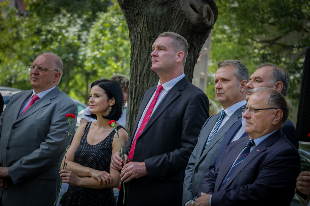 A megemlékezésen részt vett Kunhalmi Ágnes szocialista országgyűlési képviselő, Botka László, az MSZP miniszterelnök-jelöltje és Molnár Gyula pártelnök is.