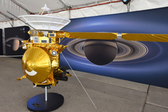 A Cassini modellje Pasadenában, a NASA egyik központjában. FOTÓ: Robyn Beck / AFP