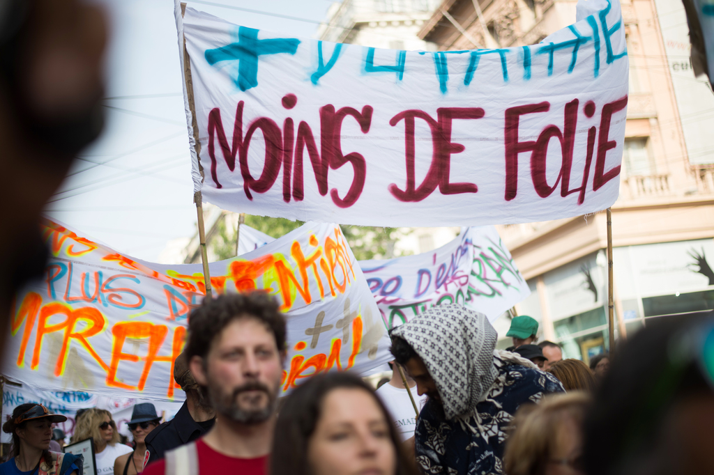 Franciaországban a mentális betegségekkel küzdő embereknek is van "Pride"-ja, a fotó 2015 nyarán készült Marseille-ben a "La Fada Pride (Mad Pride)" felvonuláson - Fotó: BERTRAND LANGLOIS / AFP