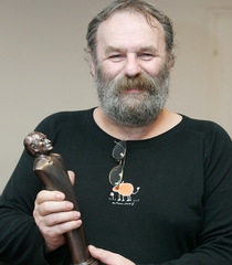 Ő kapta meg első ízben, 2006-ban a Népszava által alapított Fejtő Ferenc-díjat