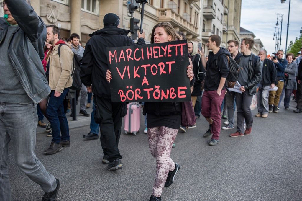 Gulyás Márton fogvatartása ellen tiltakoztak egy tavalyi akciója után, 2017 áprilisában - Népszava fotó