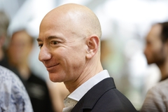 Jeff Bezos. Fotó: JASON REDMOND / AFP