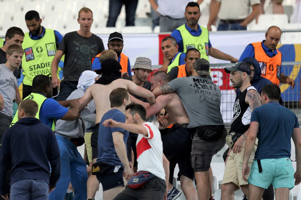 Két éve a stadionban is összecsaptak az angolok és az oroszok Fotó: AFP/Valery Hache