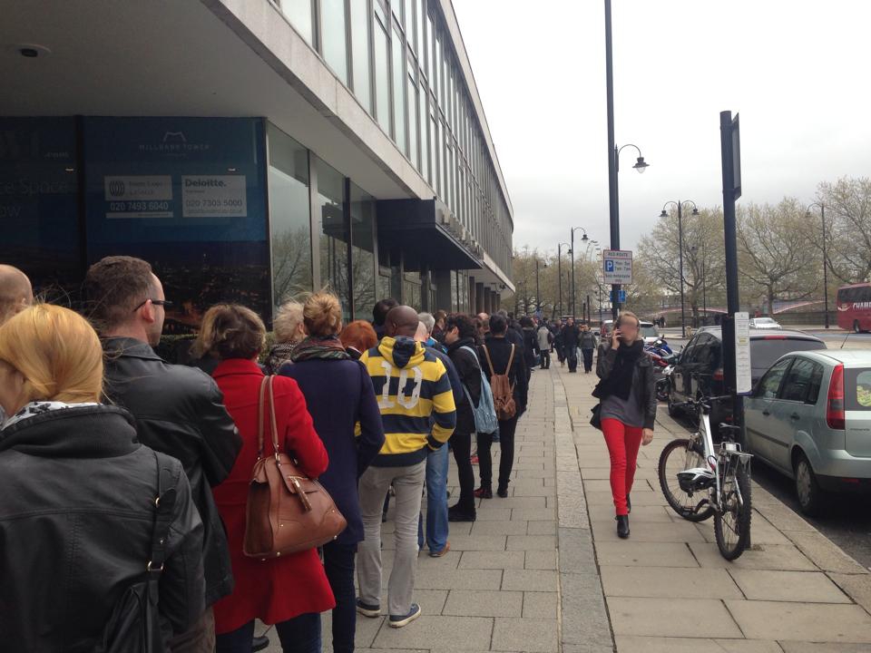 A Londonban szavazóknak is sokat kellett várni április 6-án, hogy eljussanak az urnákhoz. Fotó: olvasónktól