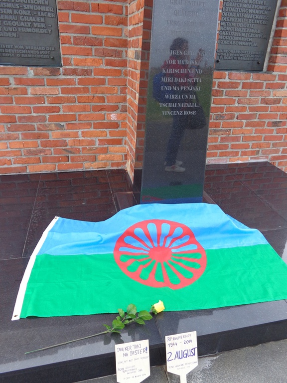A holokauszt roma áldozatainak emlékműve Auschwitzban. (A szerző felvétele)
