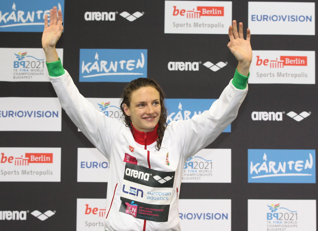 Hosszú Katinka, a 200 méteres gyorsúszás ezüstérmese a berlini úszó Európa-bajnokság eredményhirdetésén / MTI Fotó: Kovács Anikó