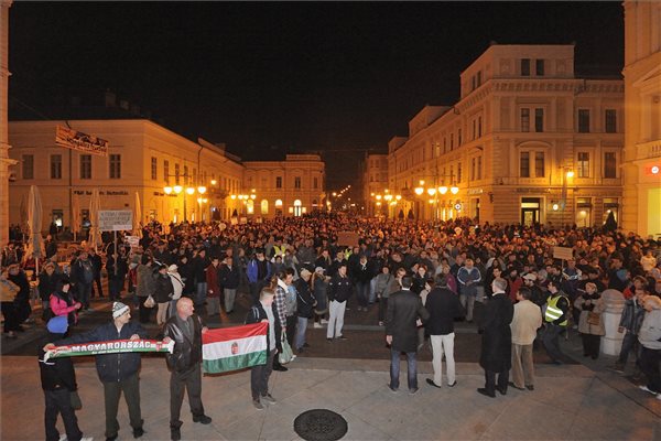 Tüntetés a szegedi Klauzál téren. FOTÓ: MTI, Kelemen Zoltán Gergely