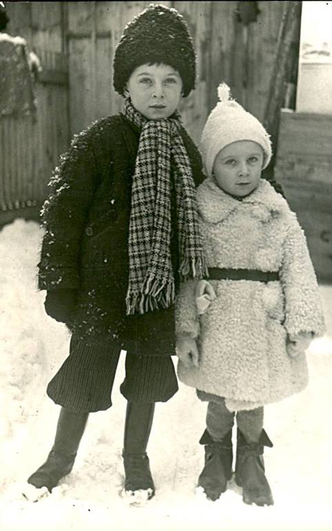 Fotó: Gross Arnold műterem/Facebook/1931 telén, a tordai ház kertjében. A képen Gross Arnold és Gross Tivadar. A fotót Tordai Gross Károly készítette, és Nagy Ádám bocsájtotta a portál rendelkezésére.