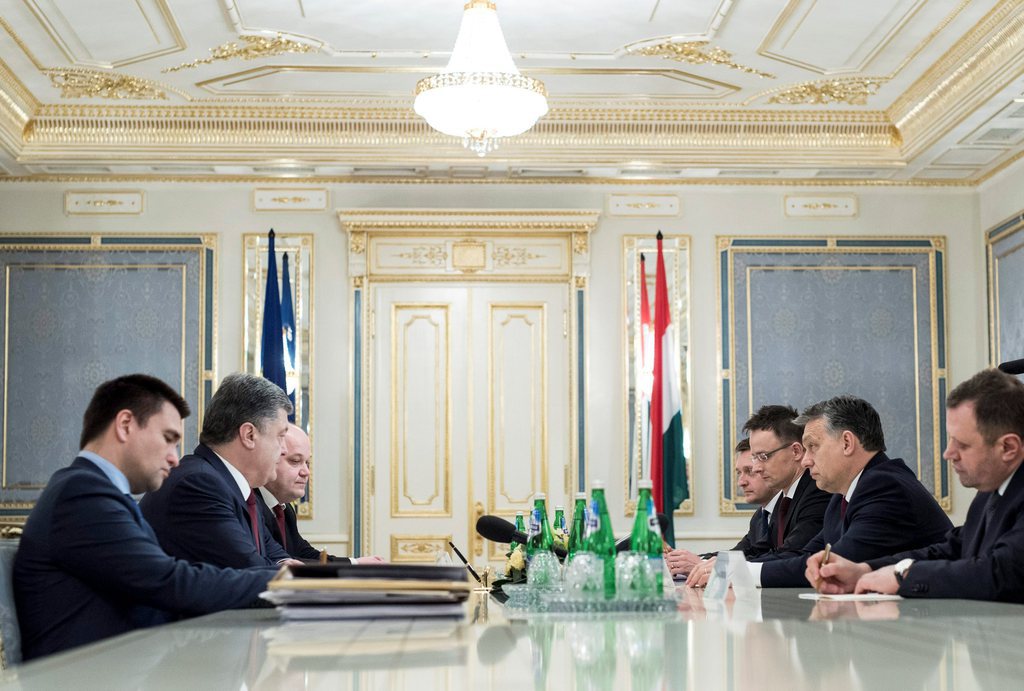 A Miniszterelnöki Sajtóiroda által közreadott képen Petro Porosenko ukrán elnök és Orbán Viktor kormányfő tárgyal Kijevben 2015. február 13-án. MTI Fotó: Miniszterelnöki Sajtóiroda / Burger Barna