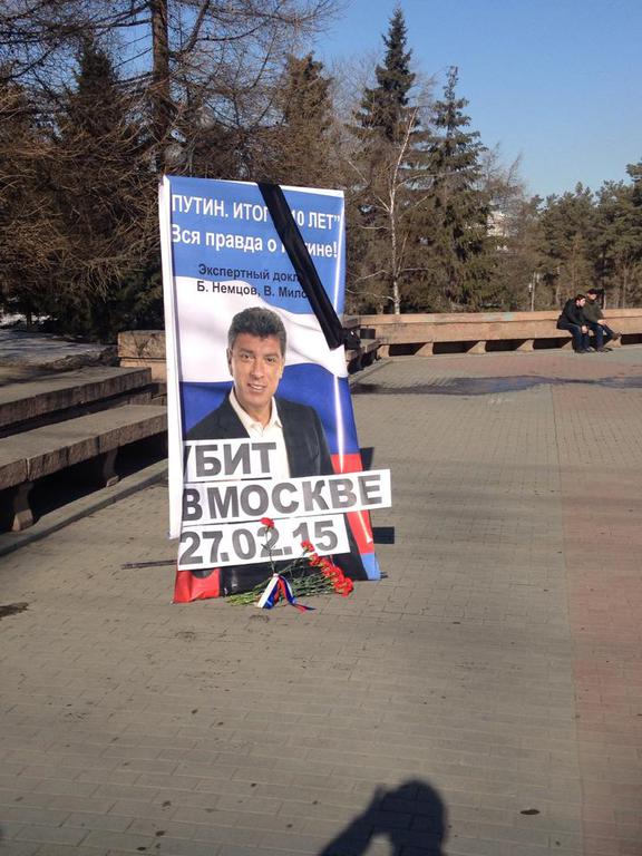 Virággal emlékeznek Nyemcovról Oroszországban. FOTÓ: Facebook