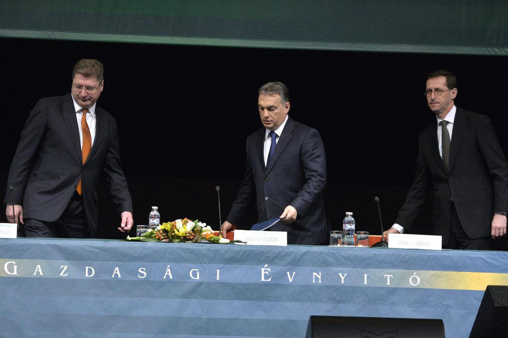 Orbán Viktor, Parragh László, az MKIK elnöke és Varga Mihály. MTI Fotó: Koszticsák Szilárd