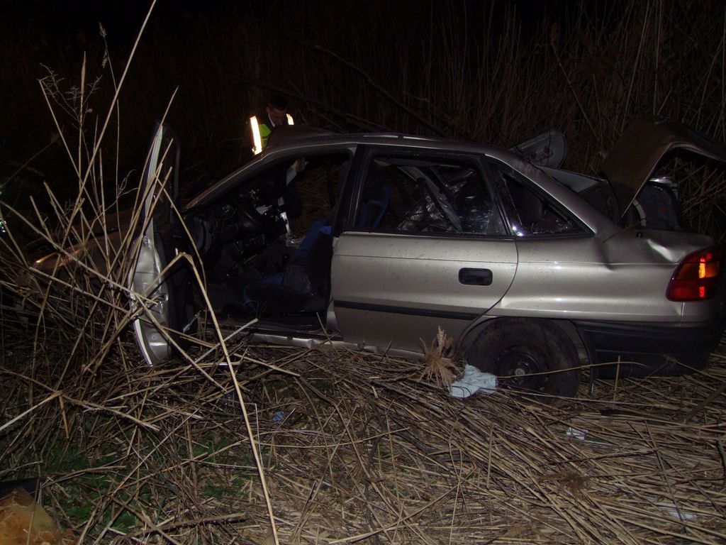 A balesetet szenvedő gyilkos autója a karambol után. Forrás: police.hu