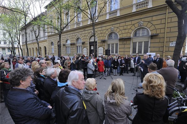 Tüntetés a szegedi Fidesz-iroda előtt. MTI Fotó: Kelemen Zoltán Gergely
