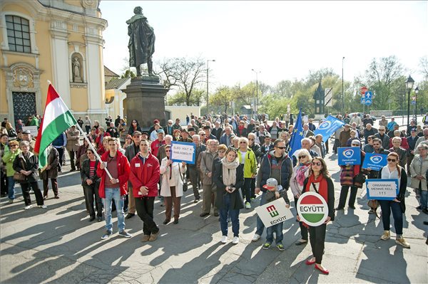 Demonstráció Győrben. MTI Fotó: Krizsán Csaba