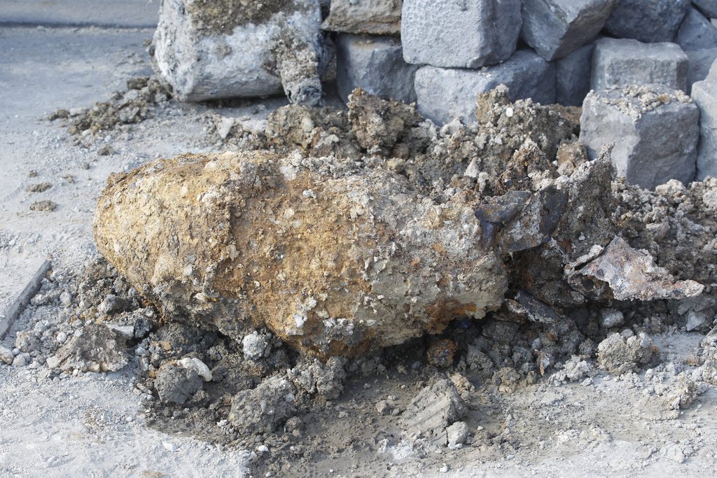 Egy száz kilogrammos robbanótest, amelyet a Széll Kálmán téren találtak. MTI Fotó: Szigetváry Zsolt