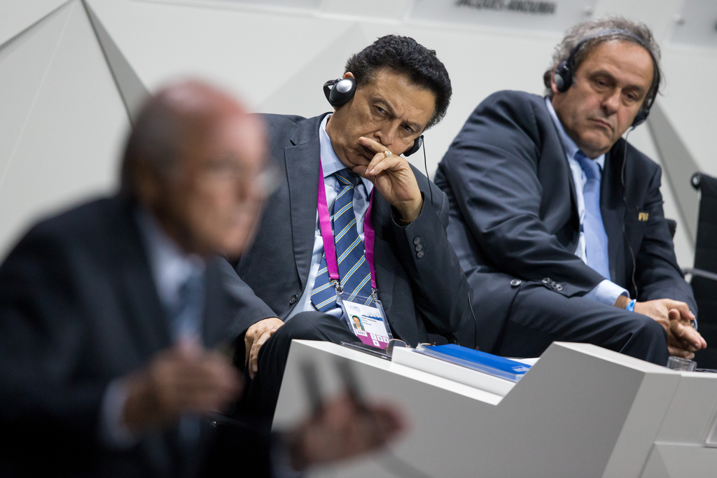 Alfredo Hawit, a Concacaf elnöke és Michel Platini UEFA-elnök nem nagy lelkesedéssel figyelik Blatter beszédét FOTÓ: EUROPRESS/GETTY IMAGES