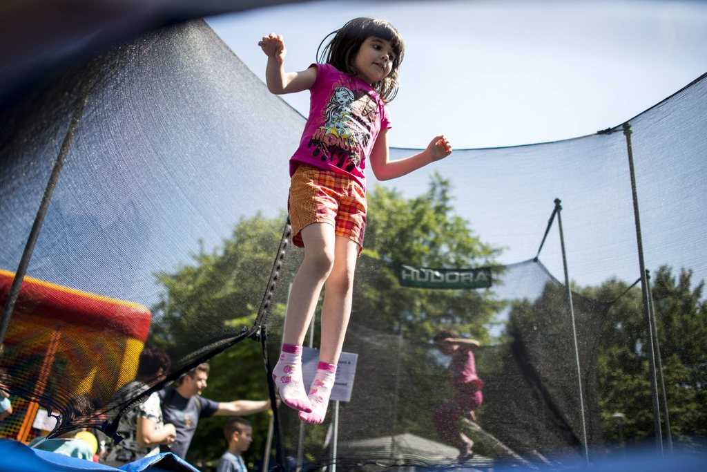 Trambulin a Nemzetközi Gyermekmentő Szolgálat és a fővárosi önkormányzat kétnapos gyermeknapi rendezvényén a budapesti Városligetben 2015. május 30-án. MTI Fotó: Marjai János