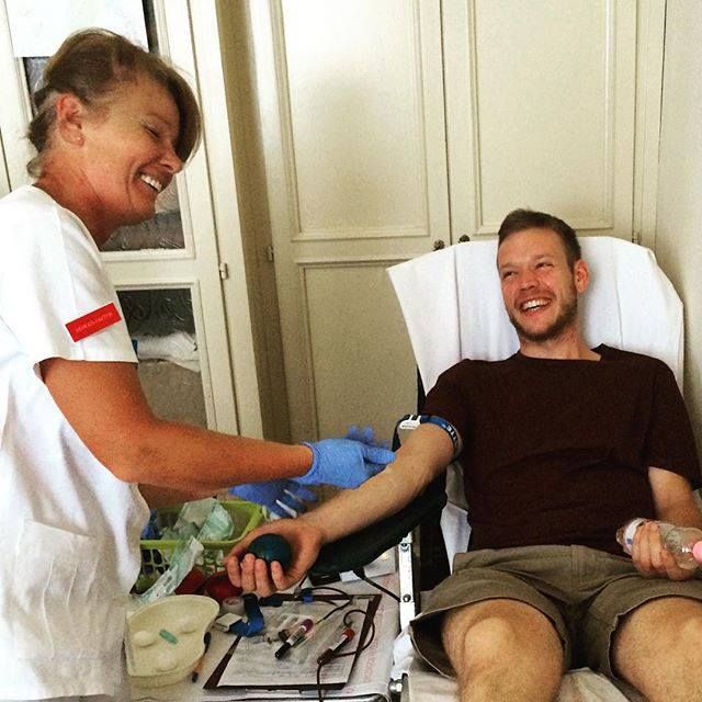 ifj Heimann Zoltán borász vért ad