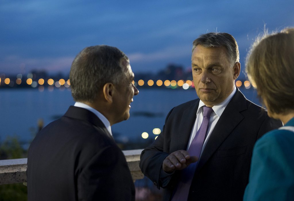 <span>&nbsp;Rusztam Minnyihanov, az Oroszországi Föderációhoz tartozó Tatárföld Köztársasági elnöke fogadja Orbán Viktor miniszterelnököt Kazanyban 2015. augusztus 7-én.</span>MTI Fotó: Miniszterelnöki Sajtóiroda / Burger Barna