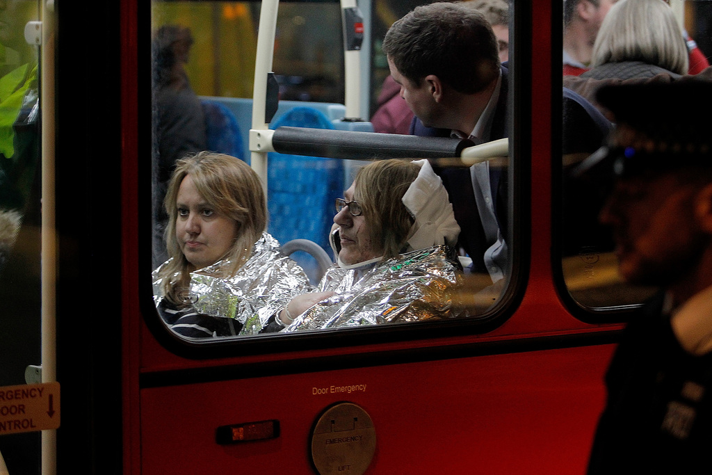 Busszal szállították el a sérült nézőket. Fotó: Mary Turner/Getty Images
