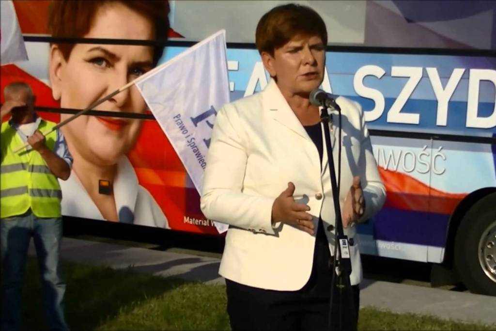 Beata Szydlo egyes értékelések szerint nem követett el hibát a kampányban, ez is vezethetett a PiS nagyarányú győzelméhez FORRÁS: YOUTUBE