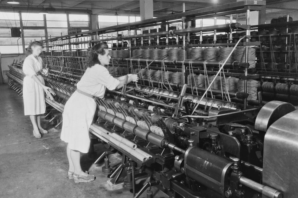 1951 Győr - textilipari munkásnők serénykednek  Forrás: Fortepan/feltöltő, tulajdonos:Konok Tamás 