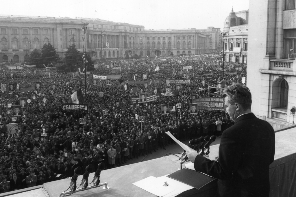 1967 -Nicolae Ceausescu beszédet Bukarestben - Fotó: Keystone/Getty Images