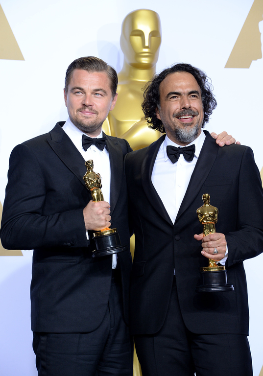 Alejandro Inárritu rendező és DiCaprio az Oscar-díjátadón/Getty Images