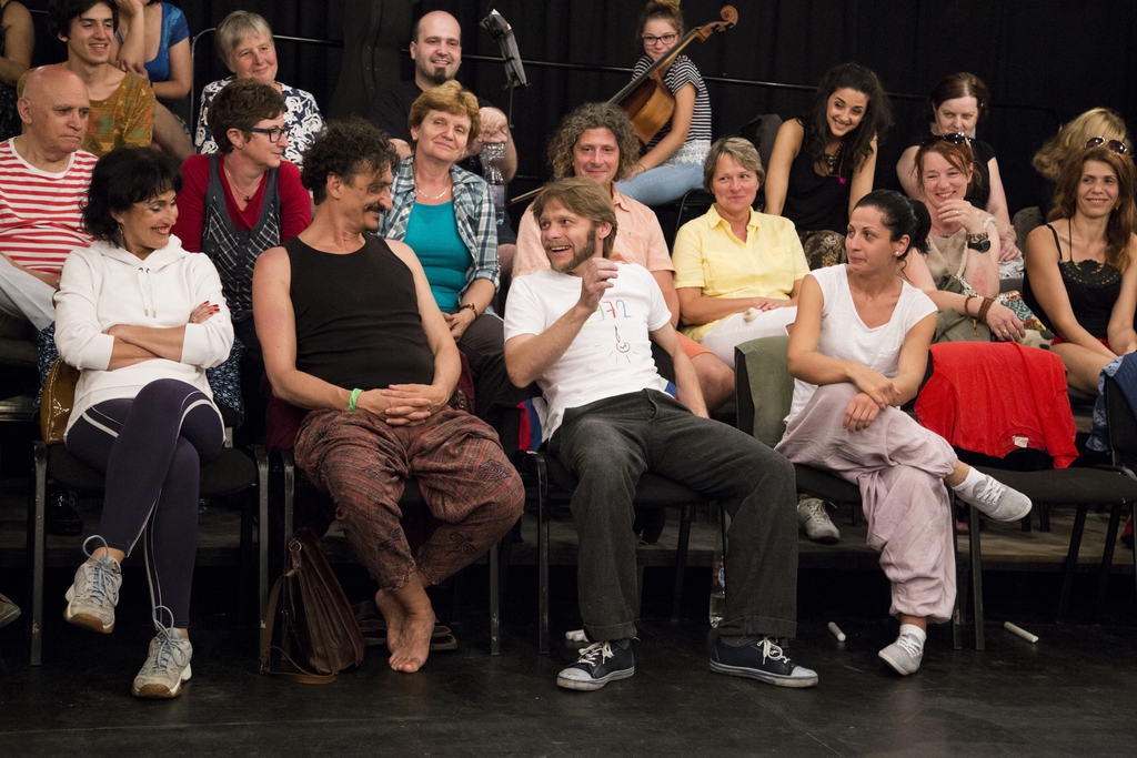 A nagyváradi Az eset című előadásban a színészek a nézők között játszottak