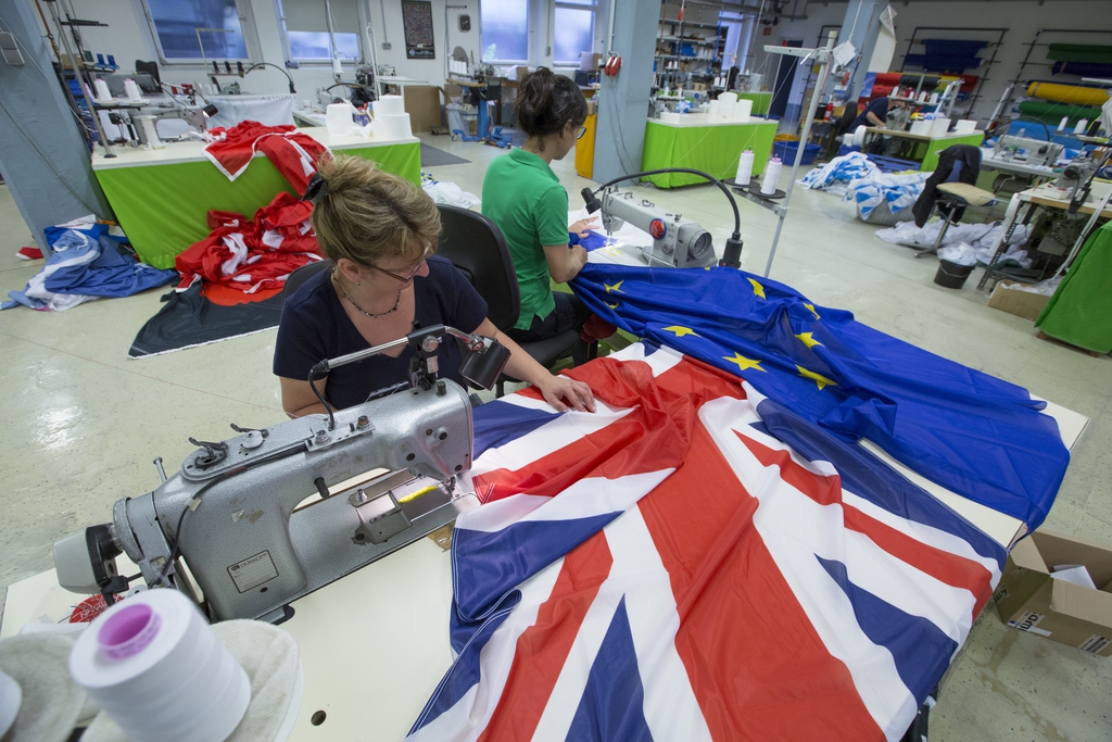 A piac még tegnap is úgy gondolta, a továbbiakban is szükség lesz a kék, csillagos lobogóra is Nagy-Britanniában FOTÓ: EUROPRESS/GETTY IMAGES/ULRICH BAUMGARTEN