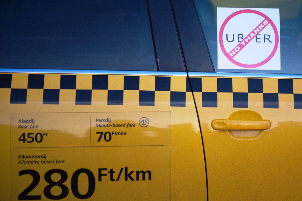 A taxiscégek elköszönésre késztették élelmes vetélytársukat FOTÓ: TÓTH GERGŐ