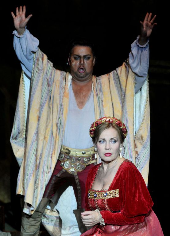 Otello haragja lesújt Desdemonára (Rost Andrea, Marc Heller) FOTÓ: ÉDER VERA
