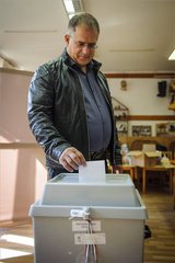 Kósa Lajos szavaz MTI Fotó: Czeglédi Zsolt